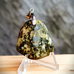 Pendentif épidote de Savoie