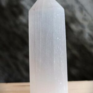 Sélénite taillée en prisme