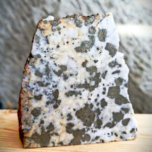 Cristaux de Pyrite dans Calcite de Savoie